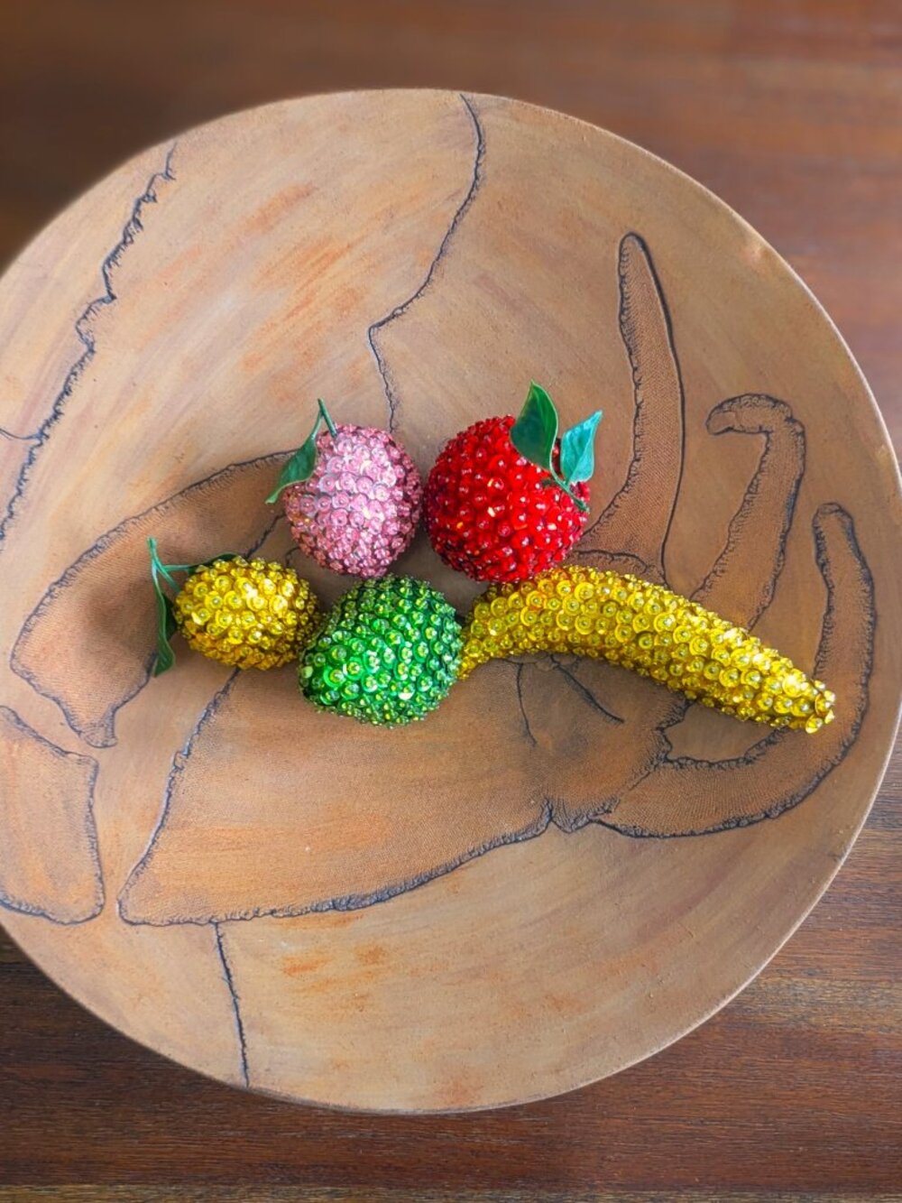 Fruits décoratifs recouverts de sequins & perles.